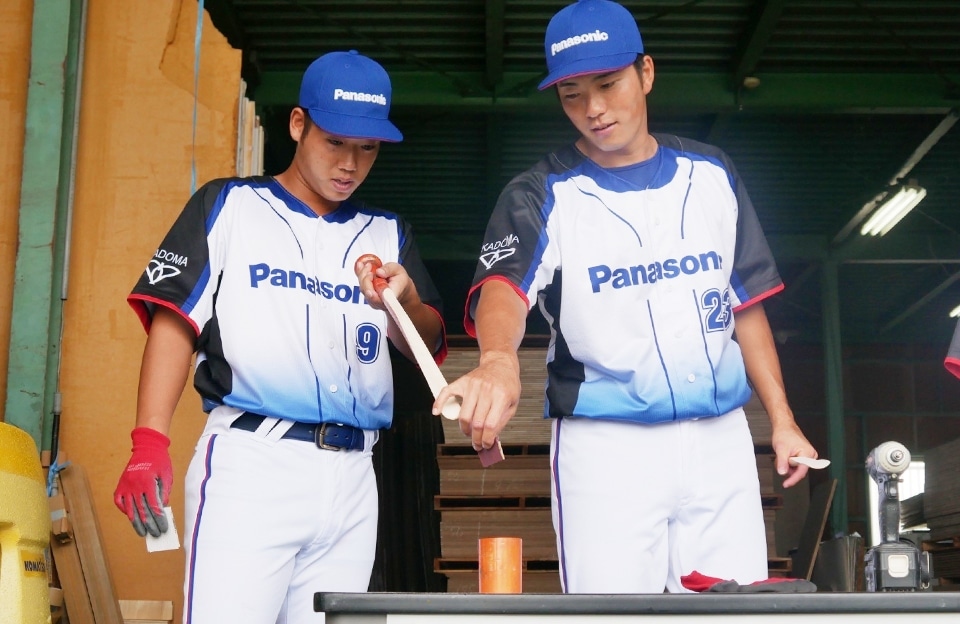 写真：加工作業場を見学②