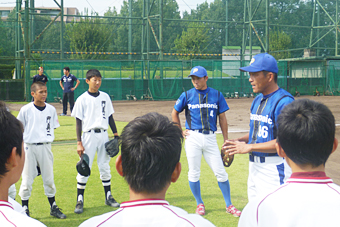 守りの基本を話す田原コーチ