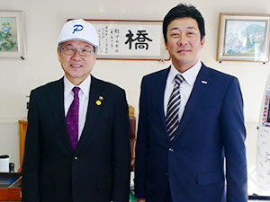 画像：十屋日向市長と