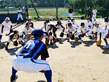 画像：柳田選手の守備フォーム指導