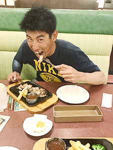 画像：同期の吉川と肉！