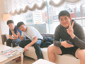 画像：左から新人の稲村選手、上田選手、小澤選手