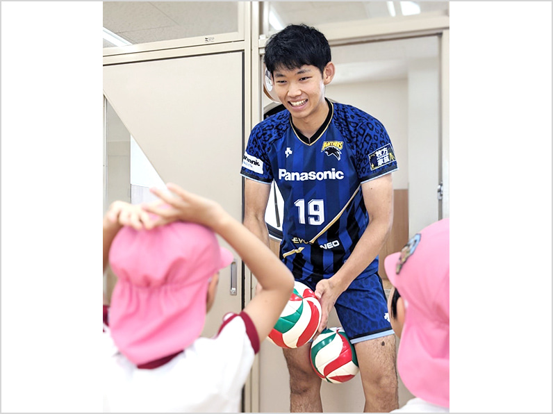 写真：練習する西川選手と子供たち