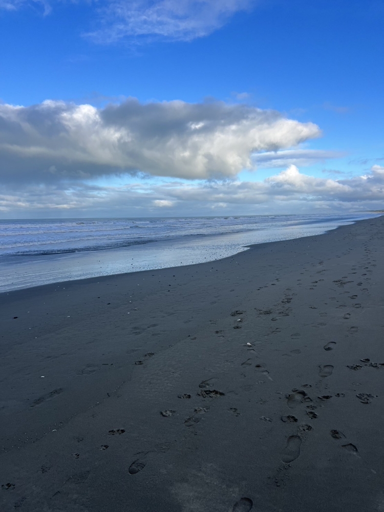 画像：寒すぎて入れなかった、ホームステイ先近くの海