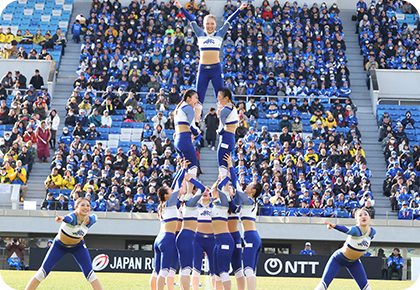 ミスブルー（チアリーダー）によるパフォーマンス